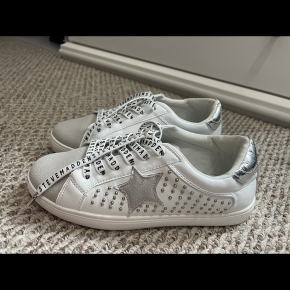 Steve Madden Low Top Sneakers - Picture 1 of 4